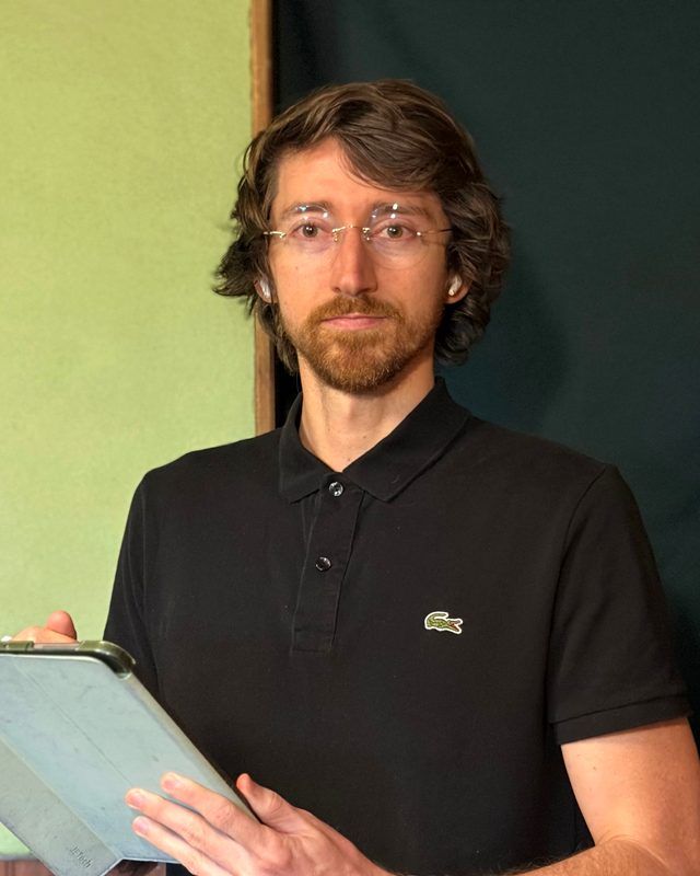 Bradey, the Home Technology Doctor, holding an iPad.